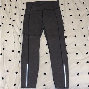 LuLuLemon Purple/Black Dotted Leggings. Size 6